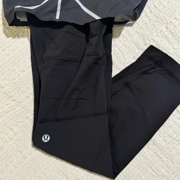 Lululemon 2-in-1 Shorts w/ Tights - Picture 5 of 5